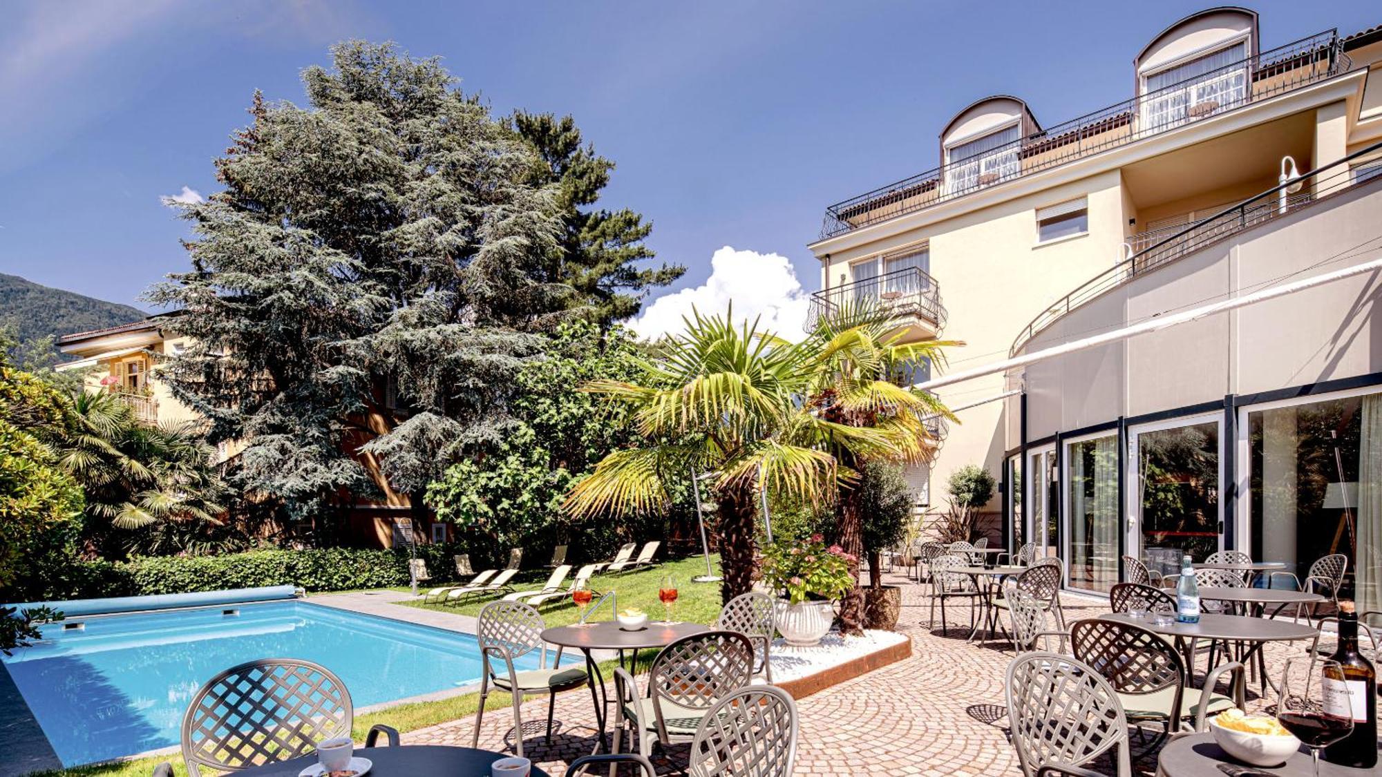 Laurus Hotel
