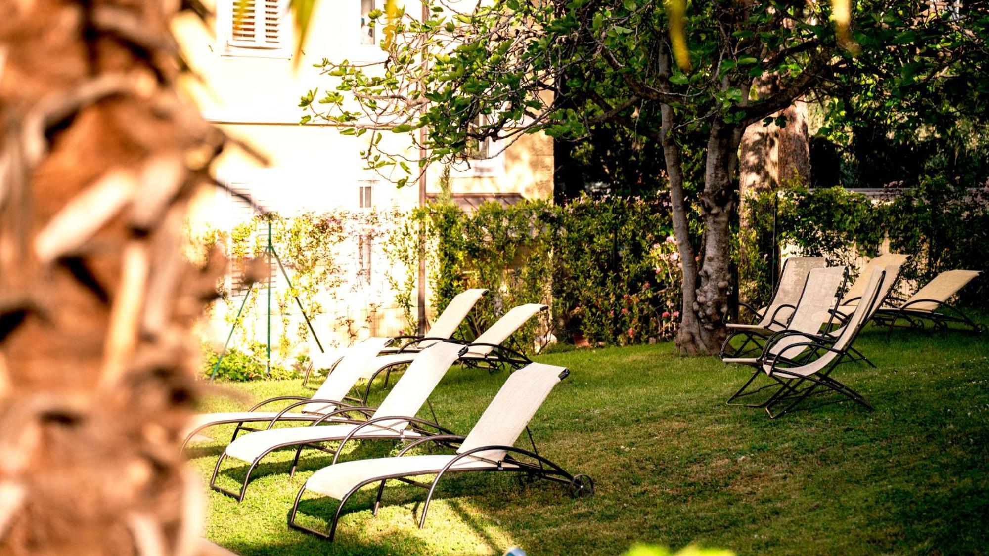 Laurus Hotel 3*