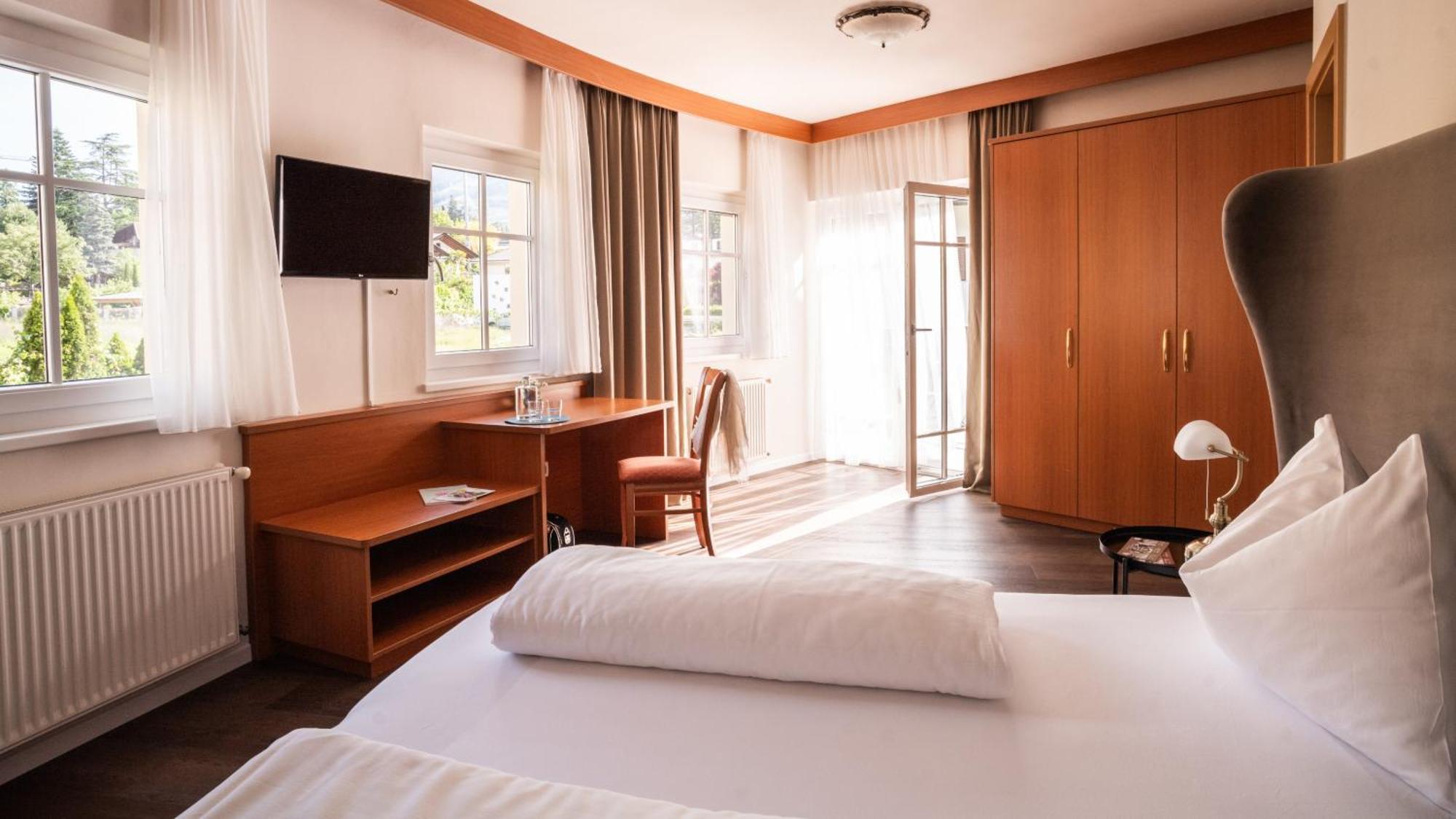 Laurus Hotel 3*