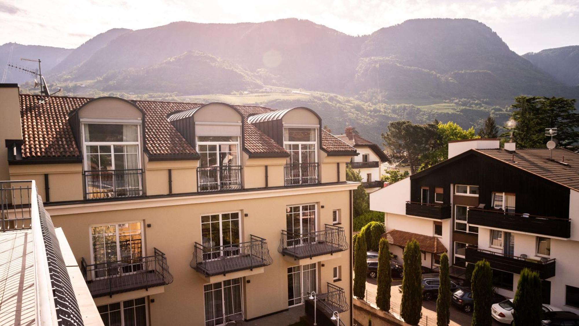 Laurus Hotel