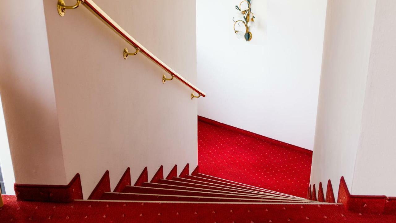 Laurus Hotel